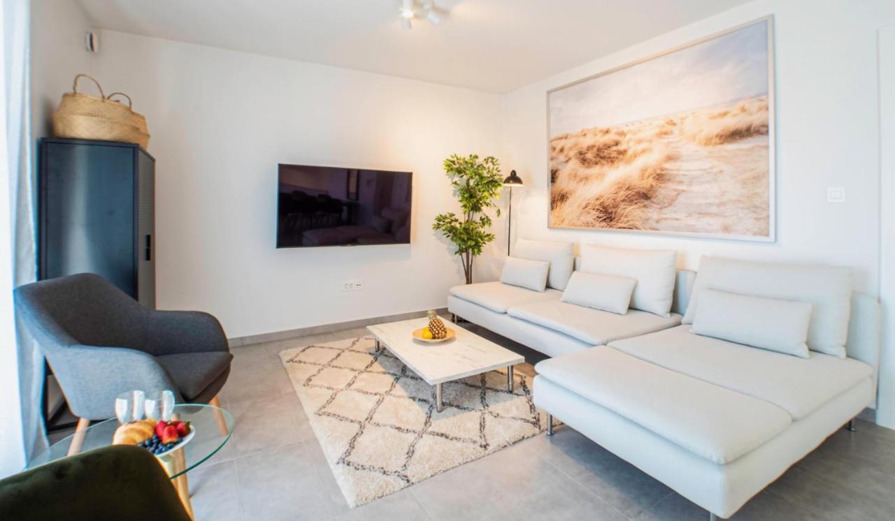 The Grande - Huge Terrace - Amazing Sea Views - Tastefully Furnished - Access To Rooftop Terrace And Gym - Hillside Apartments Rogoznica Рогозница Экстерьер фото